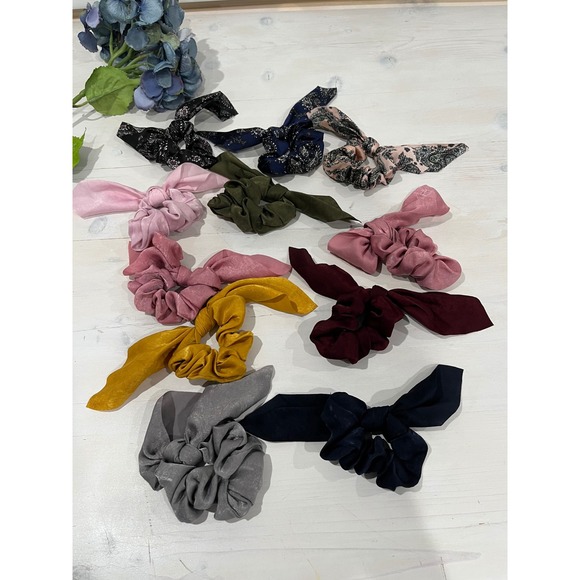 Lot of 11 Hair Scrunchies Bow Tie Ponytail‎ Holder Hair Accessories Scrunchie - Picture 1 of 5
